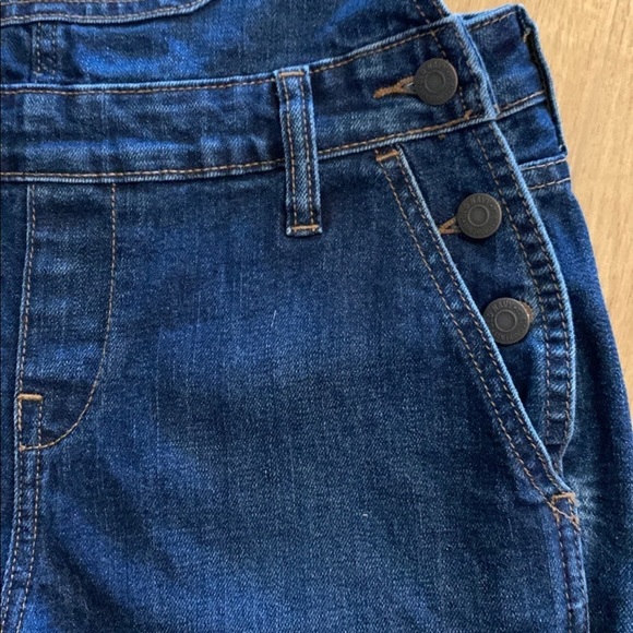 Old navy denim overall shorts - Picture 3 of 6
